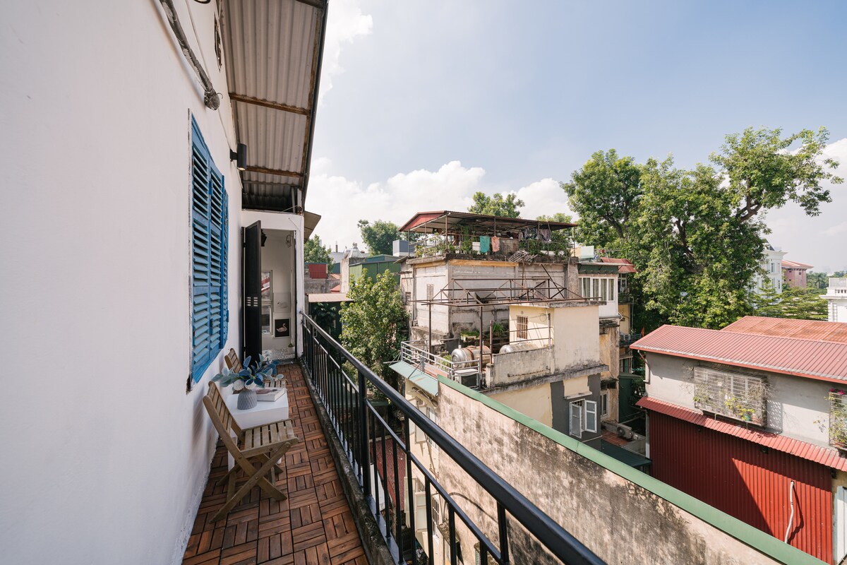 Ly Nam De balcony