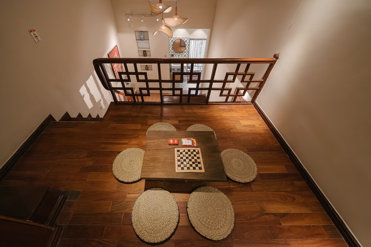 Nguyen Sieu game room
